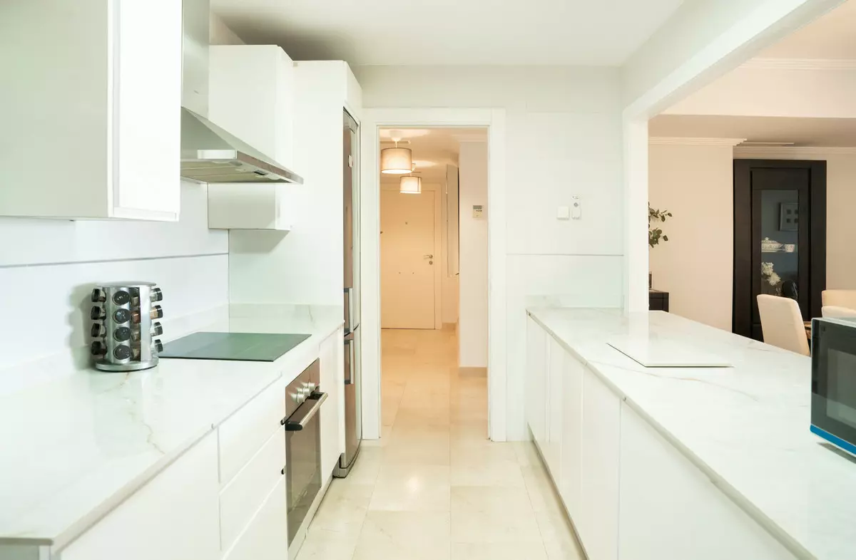 3-bedroom Apartment In Benahavis, Spain (128 M²)
