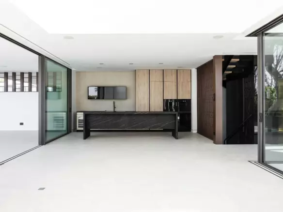 3-bedroom Villa In Marbella, Spain (447 M²)