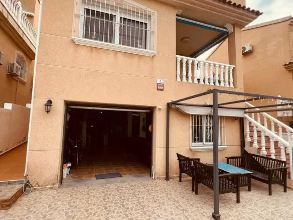 3-bedroom Villa In Villamartin, Spain (160 M²)