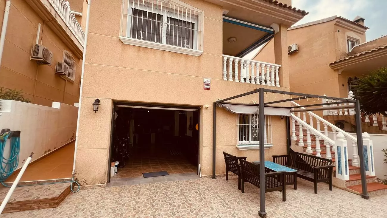 3-bedroom Villa In Villamartin, Spain (160 M²)