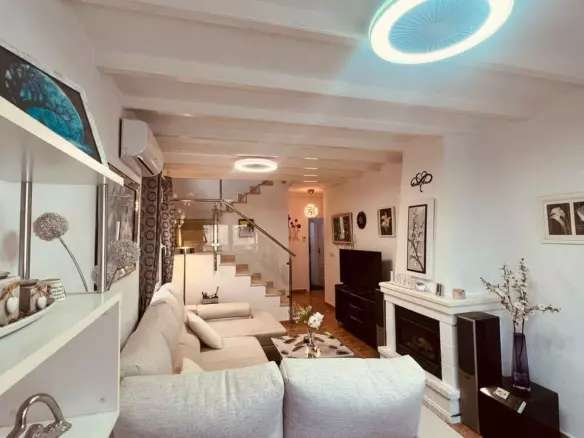 3-bedroom Villa In Villamartin, Spain (160 M²)