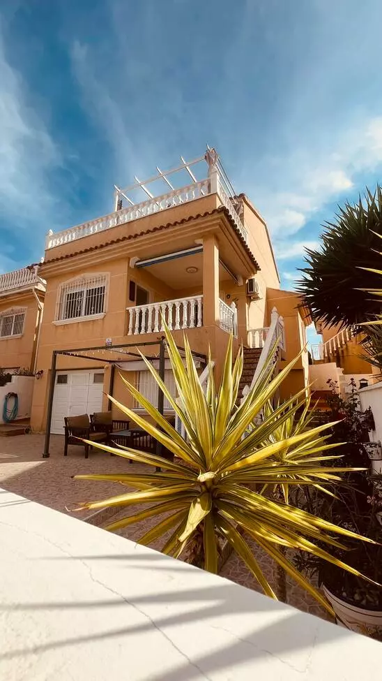 3-bedroom Villa In Villamartin, Spain (160 M²)