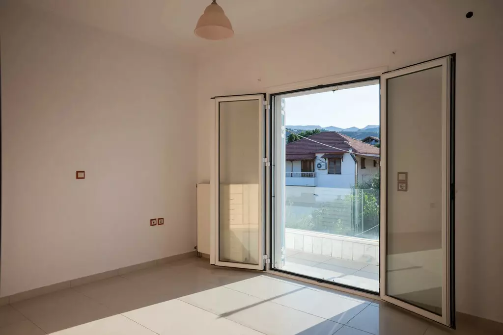 4-bedroom Detached House In Xilokastro, Greece (200 M²)