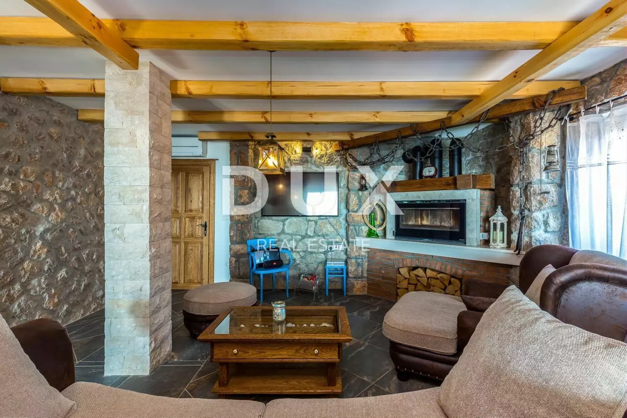2-bedroom Villa In Jablanac, Croatia (260 M²)