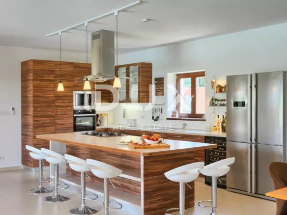3-bedroom Detached House In Sveti Lovreč, Croatia (250 M²)