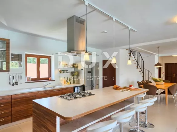 3-bedroom Detached House In Sveti Lovreč, Croatia (250 M²)