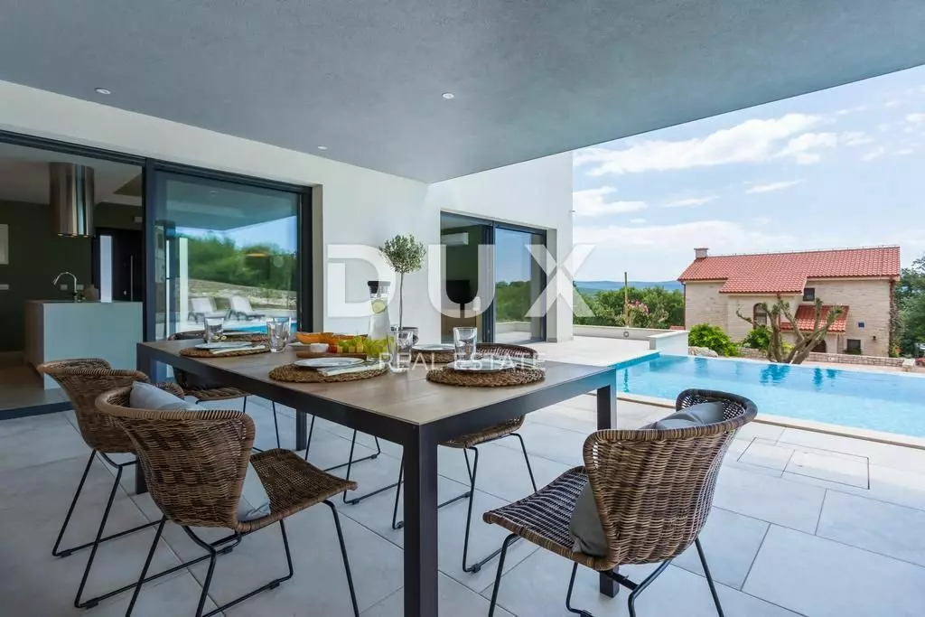 3-bedroom Villa In Vrh, Croatia (223 M²)