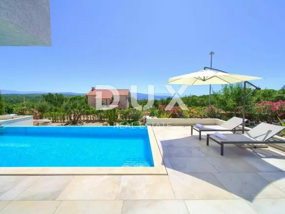 3-bedroom Villa In Vrh, Croatia (223 M²)