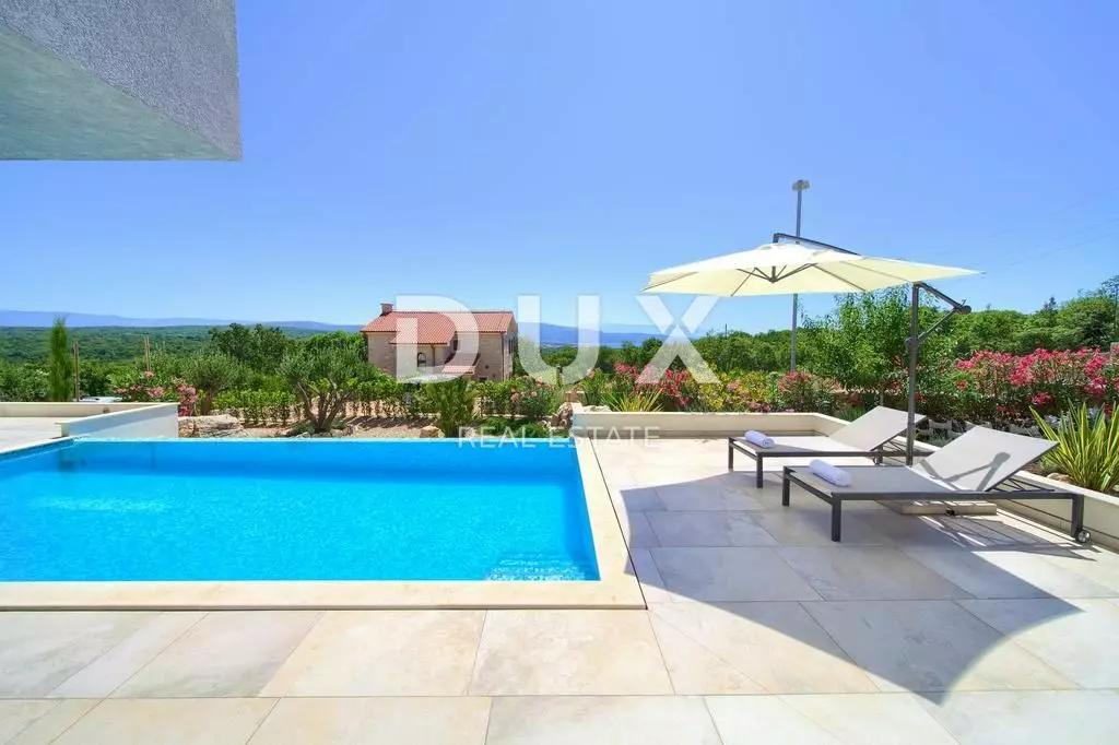 3-bedroom Villa In Vrh, Croatia (223 M²)