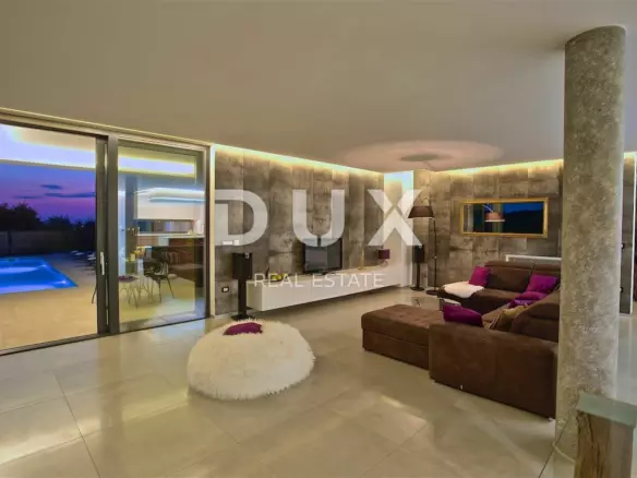 5-bedroom Villa In Višnjan, Croatia (370 M²)