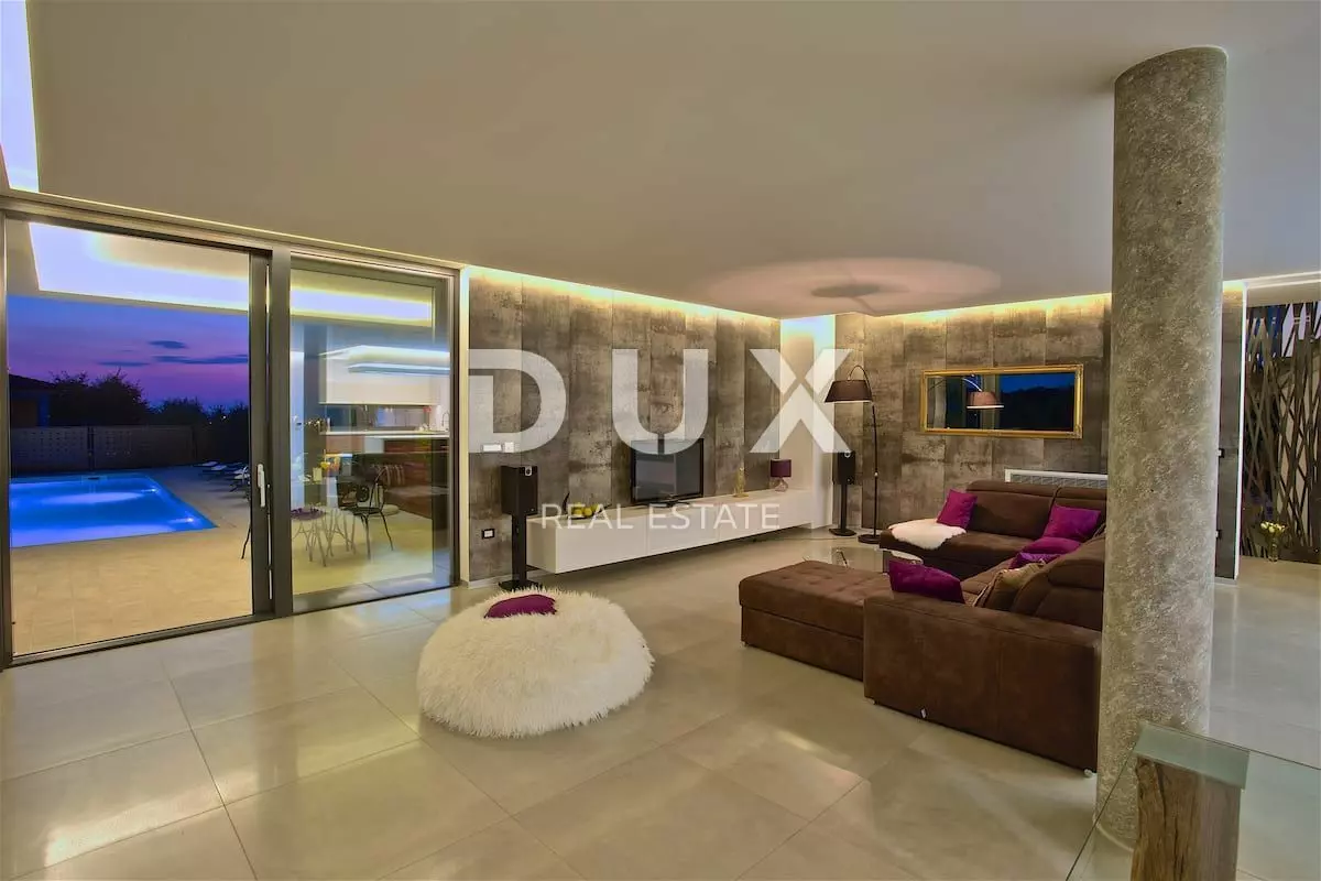 5-bedroom Villa In Višnjan, Croatia (370 M²)
