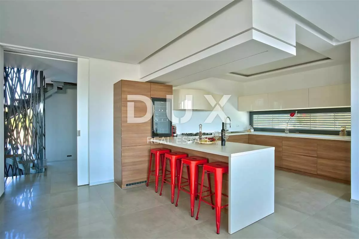 5-bedroom Villa In Višnjan, Croatia (370 M²)
