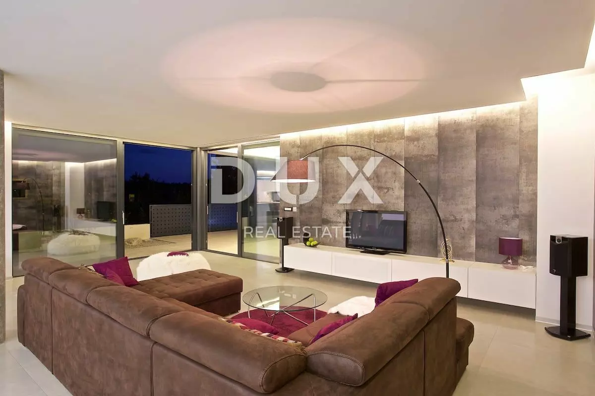 5-bedroom Villa In Višnjan, Croatia (370 M²)