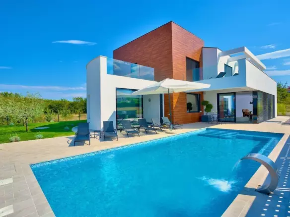 5-bedroom Villa In Višnjan, Croatia (370 M²)