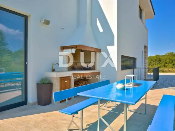 5-bedroom Villa In Višnjan, Croatia (370 M²)
