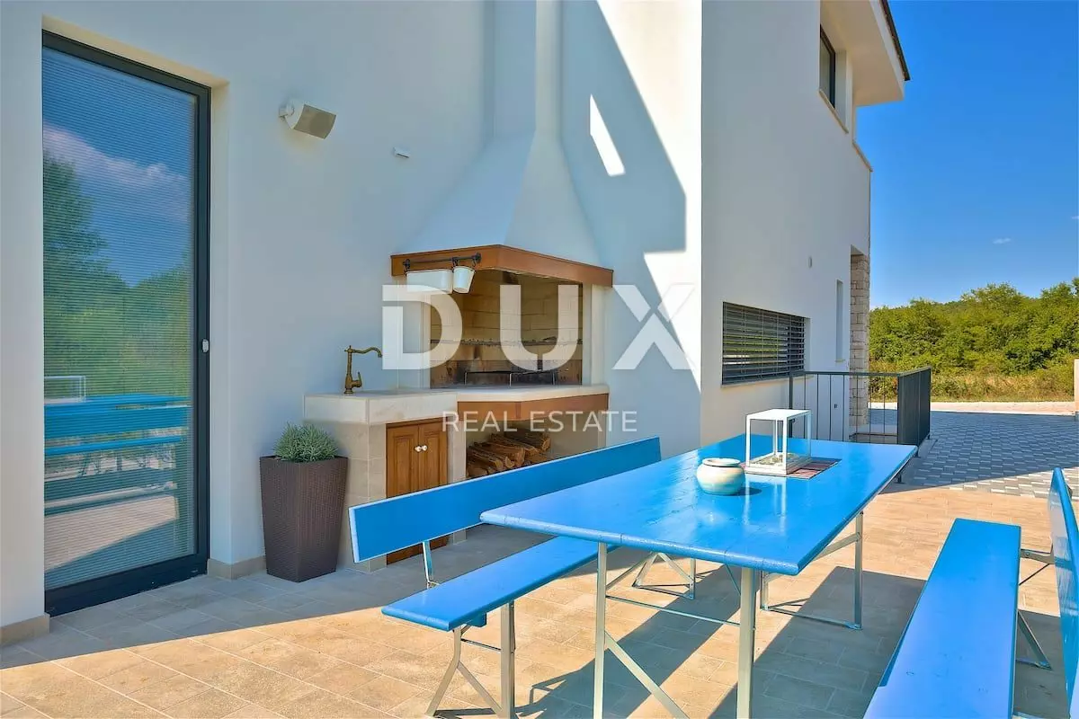 5-bedroom Villa In Višnjan, Croatia (370 M²)