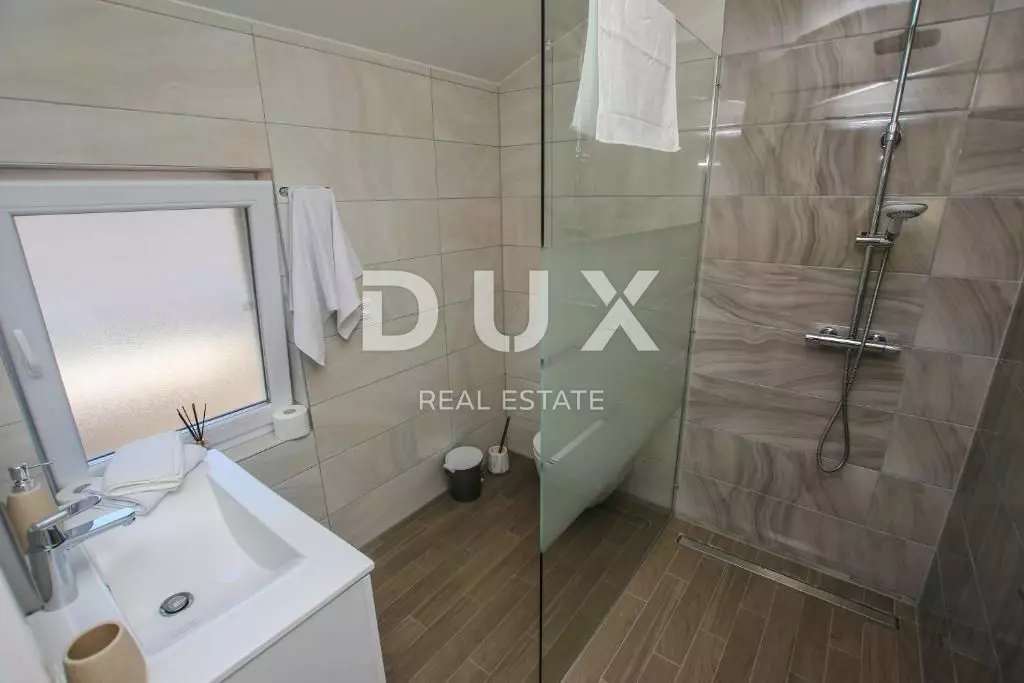 5-bedroom Detached House In Rogovići, Croatia (450 M²)
