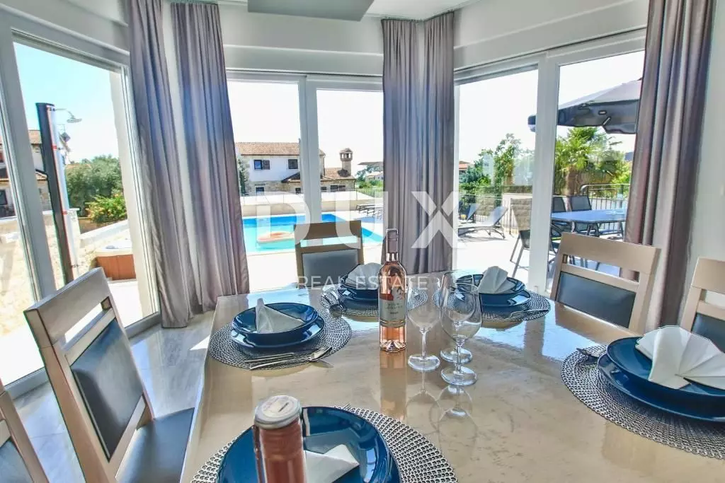 5-bedroom Detached House In Rogovići, Croatia (450 M²)