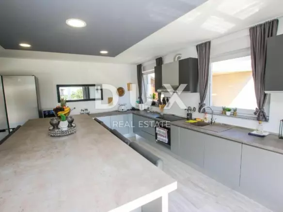 5-bedroom Detached House In Rogovići, Croatia (450 M²)