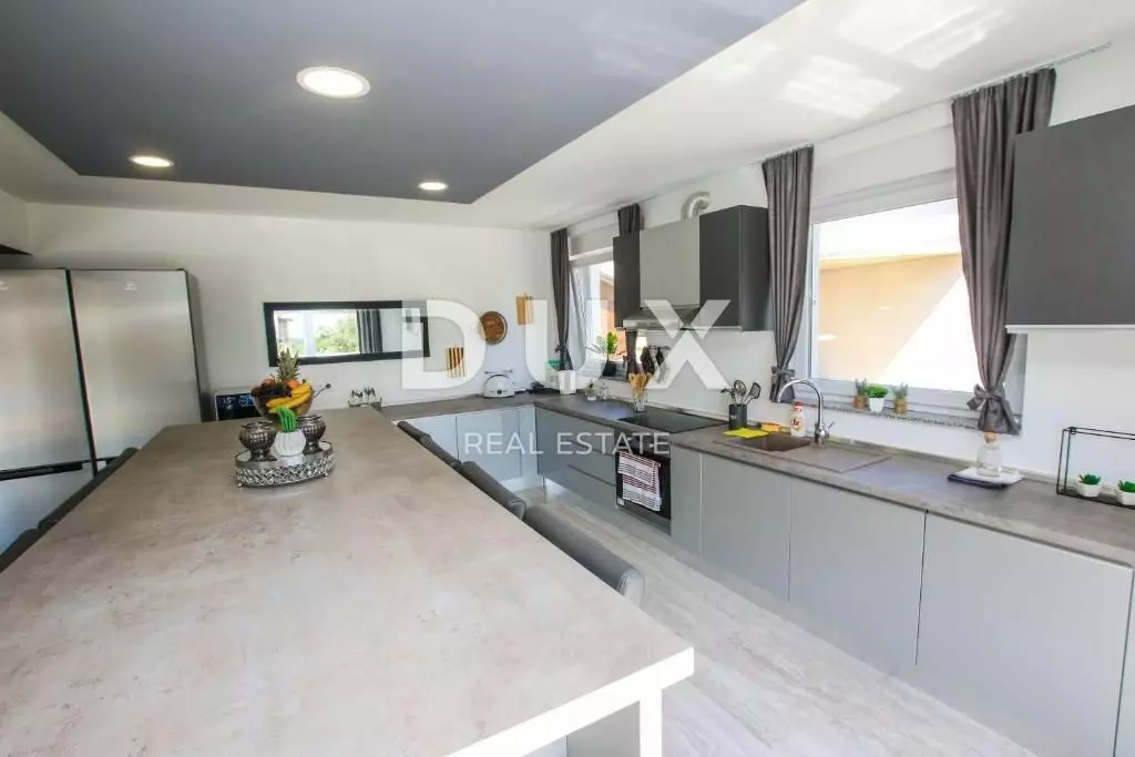 5-bedroom Detached House In Rogovići, Croatia (450 M²)