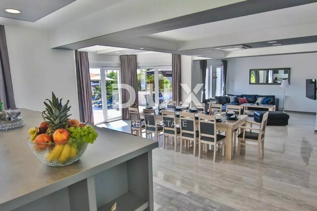 5-bedroom Detached House In Rogovići, Croatia (450 M²)