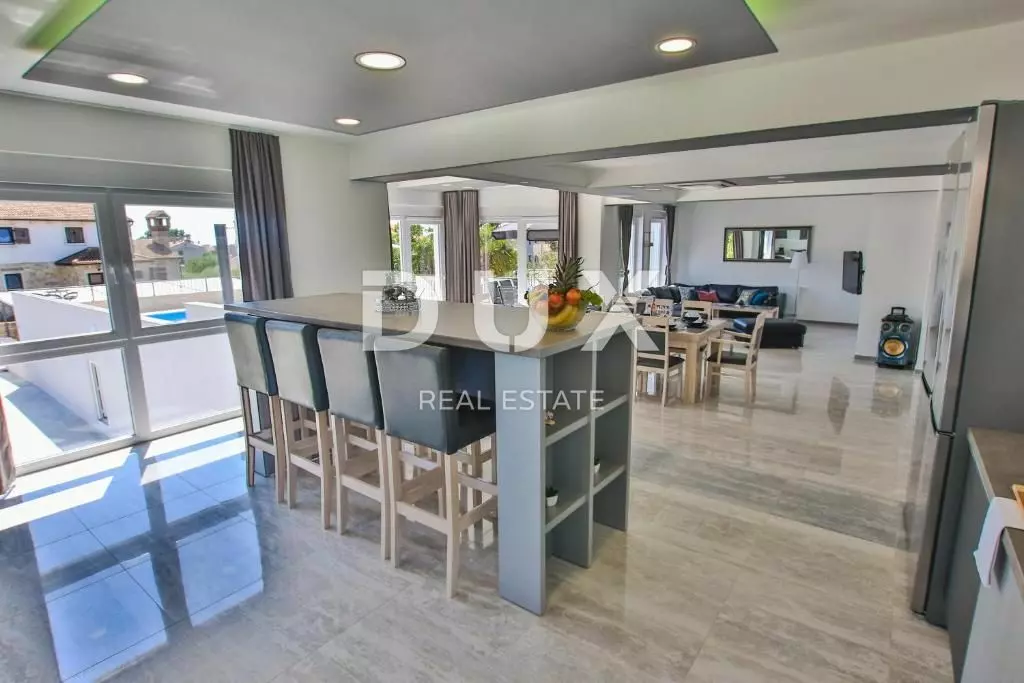 5-bedroom Detached House In Rogovići, Croatia (450 M²)