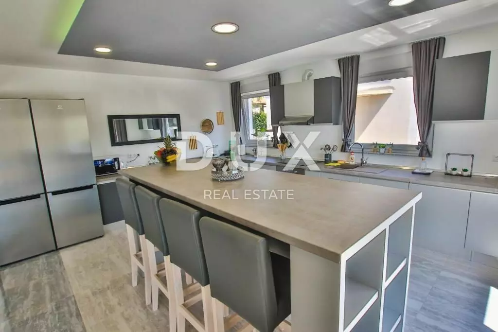 5-bedroom Detached House In Rogovići, Croatia (450 M²)