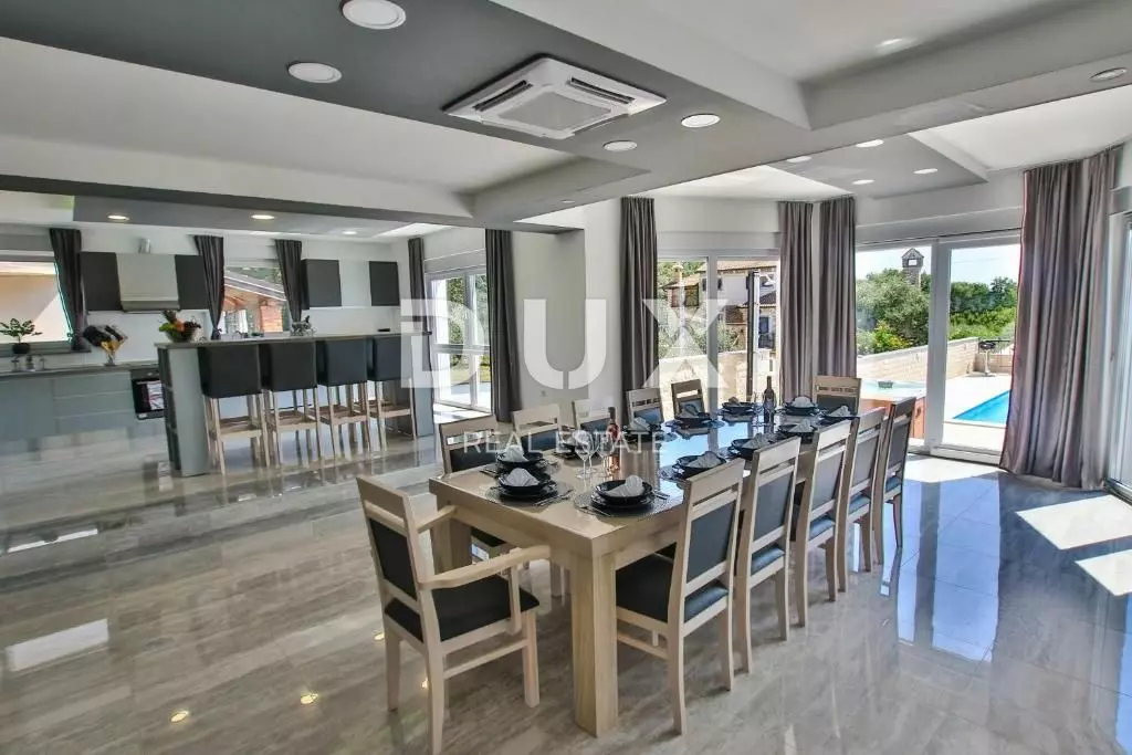 5-bedroom Detached House In Rogovići, Croatia (450 M²)