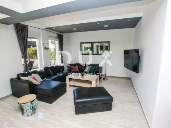 5-bedroom Detached House In Rogovići, Croatia (450 M²)