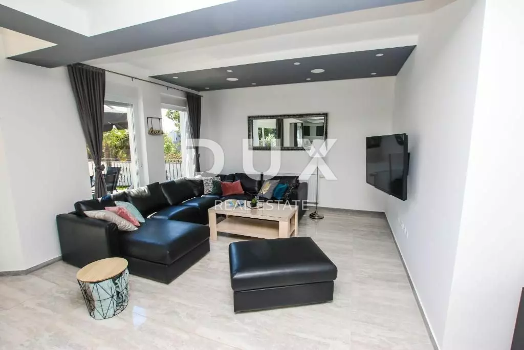 5-bedroom Detached House In Rogovići, Croatia (450 M²)