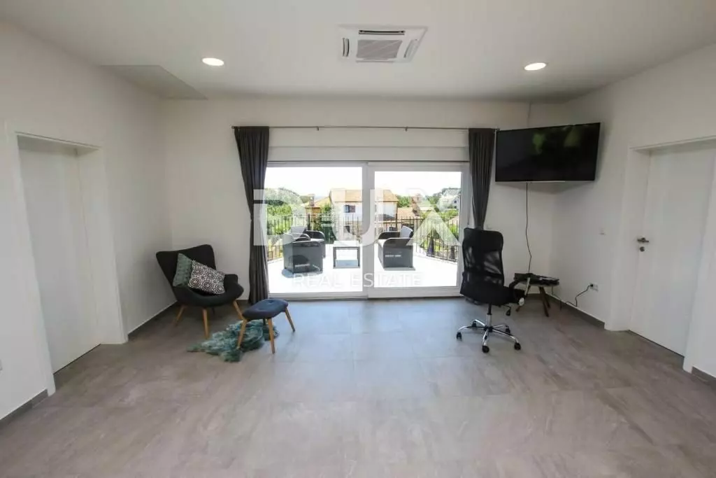 5-bedroom Detached House In Rogovići, Croatia (450 M²)