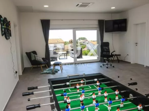 5-bedroom Detached House In Rogovići, Croatia (450 M²)