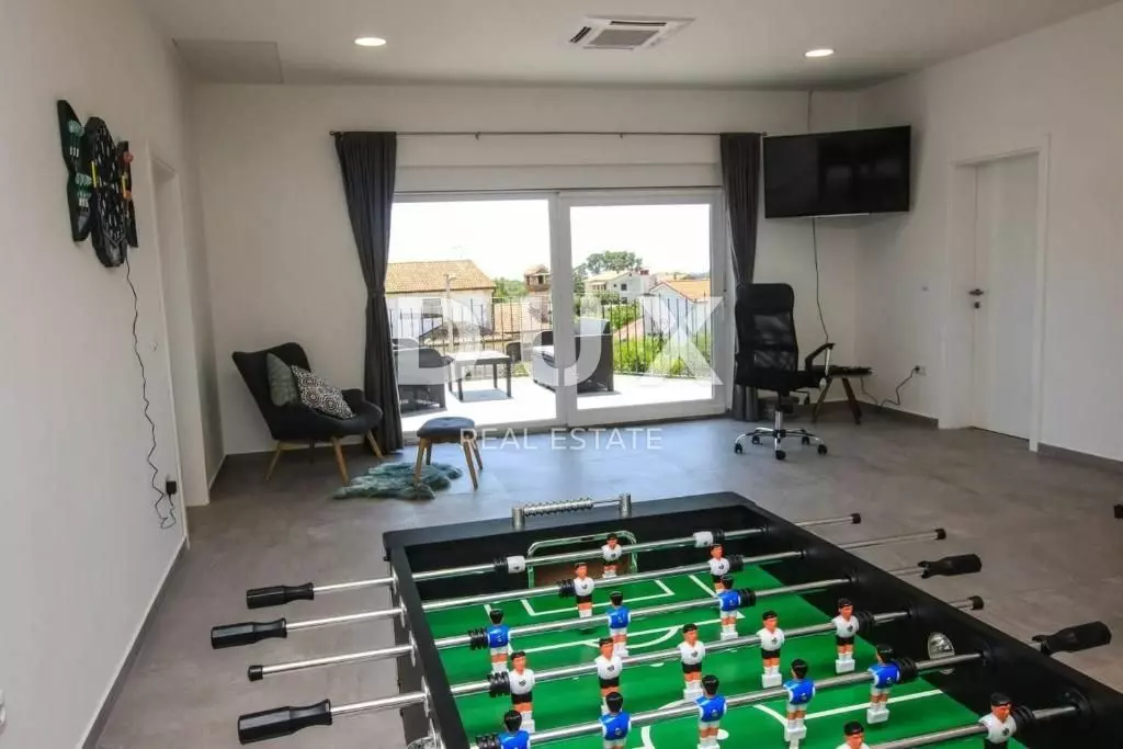 5-bedroom Detached House In Rogovići, Croatia (450 M²)