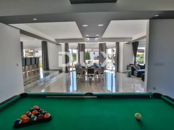 5-bedroom Detached House In Rogovići, Croatia (450 M²)