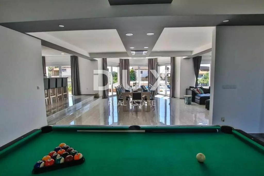 5-bedroom Detached House In Rogovići, Croatia (450 M²)