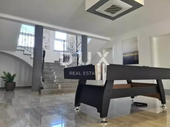 5-bedroom Detached House In Rogovići, Croatia (450 M²)