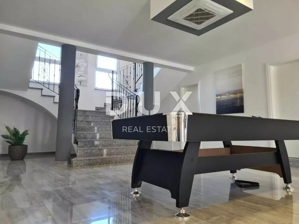 5-bedroom Detached House In Rogovići, Croatia (450 M²)