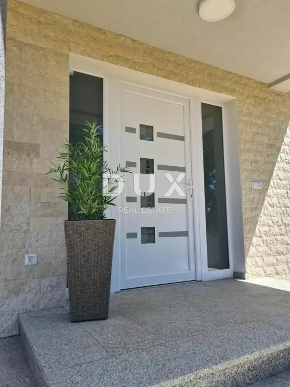 5-bedroom Detached House In Rogovići, Croatia (450 M²)