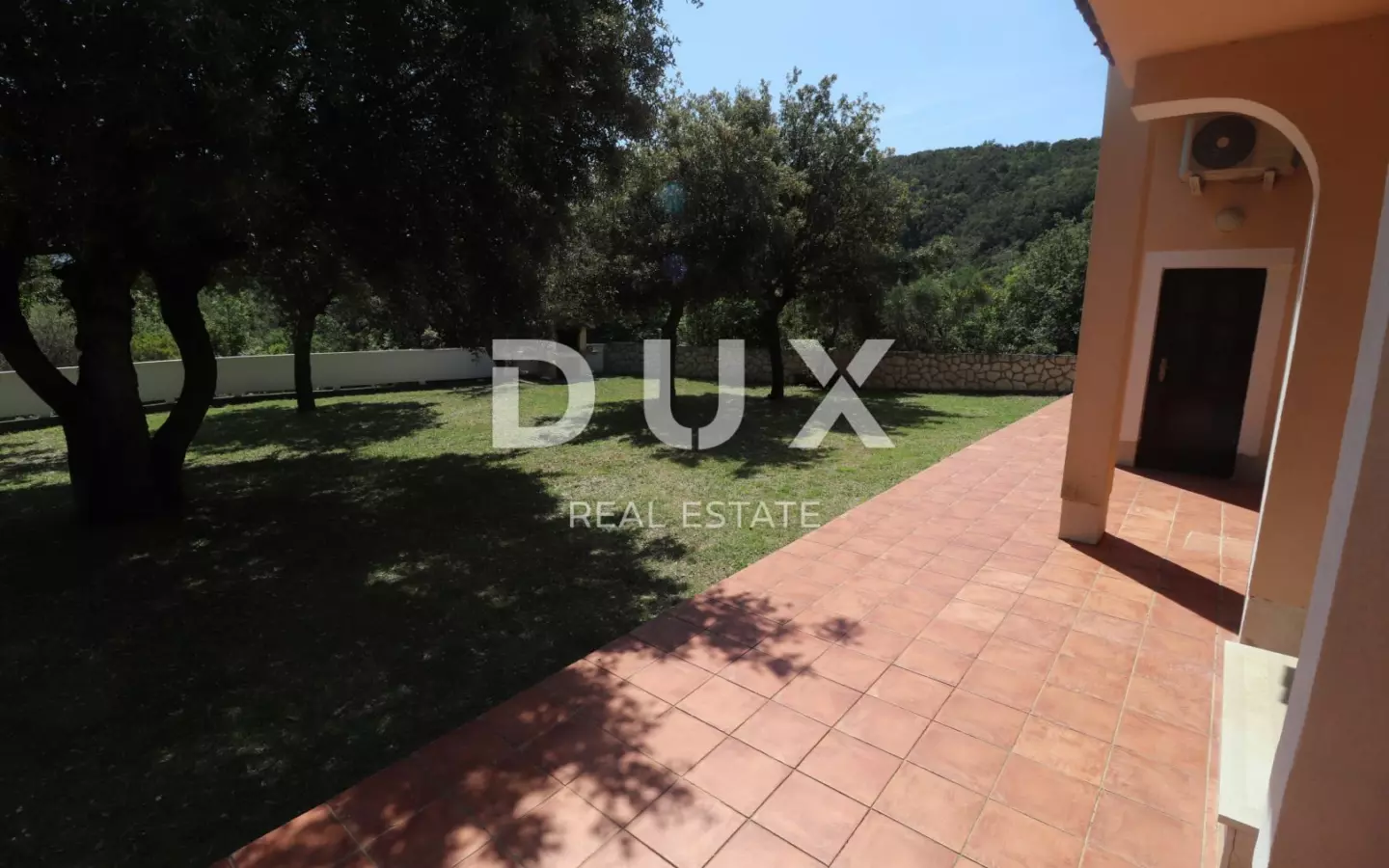 5-bedroom Villa In Supetarska Draga, Croatia (410 M²)