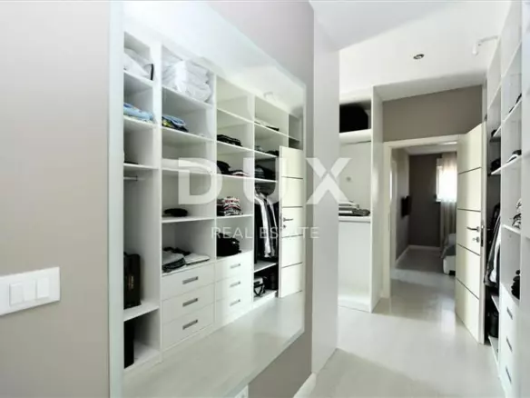 3-bedroom Villa In Poreč, Croatia (352 M²)