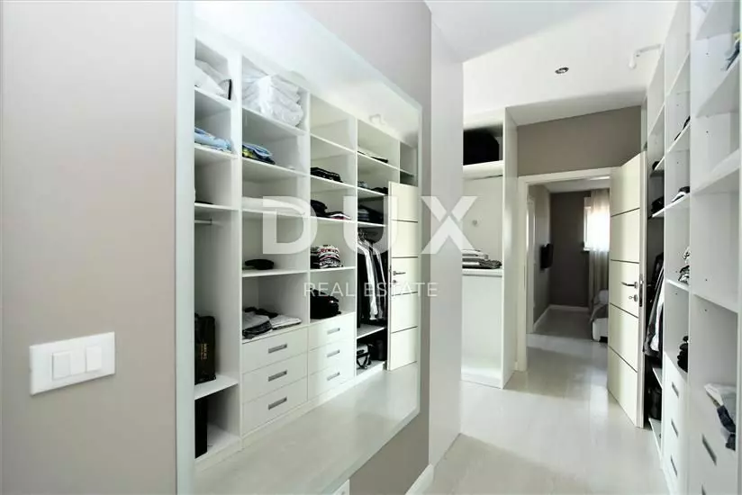 3-bedroom Villa In Poreč, Croatia (352 M²)