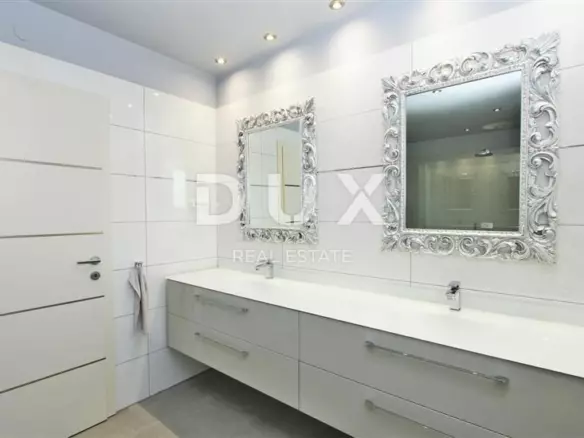 3-bedroom Villa In Poreč, Croatia (352 M²)