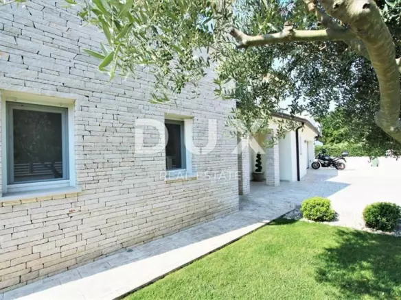 3-bedroom Villa In Poreč, Croatia (352 M²)