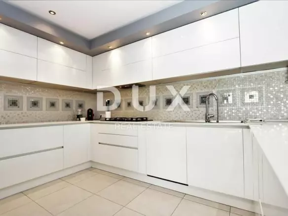3-bedroom Villa In Poreč, Croatia (352 M²)