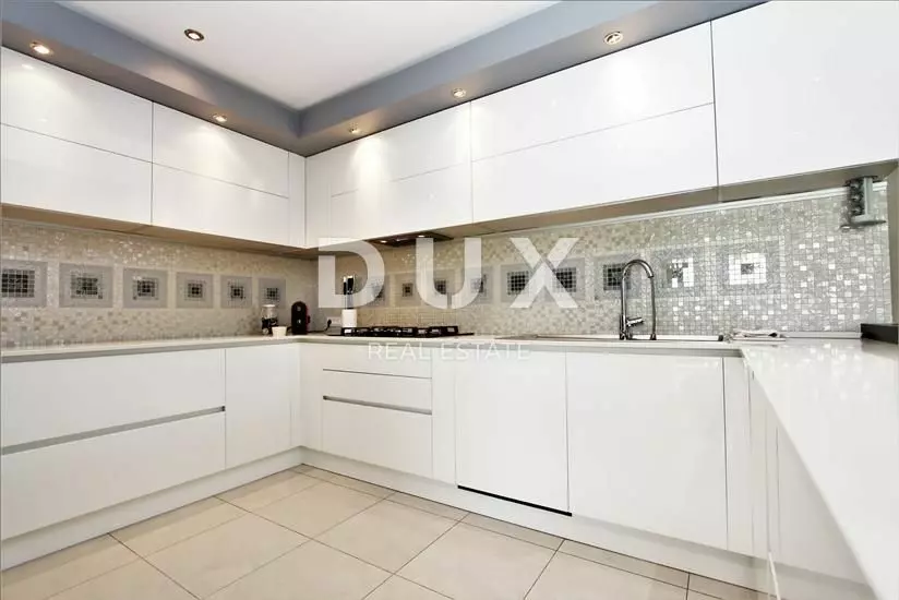 3-bedroom Villa In Poreč, Croatia (352 M²)