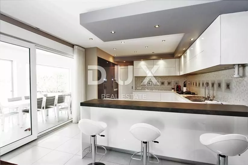 3-bedroom Villa In Poreč, Croatia (352 M²)