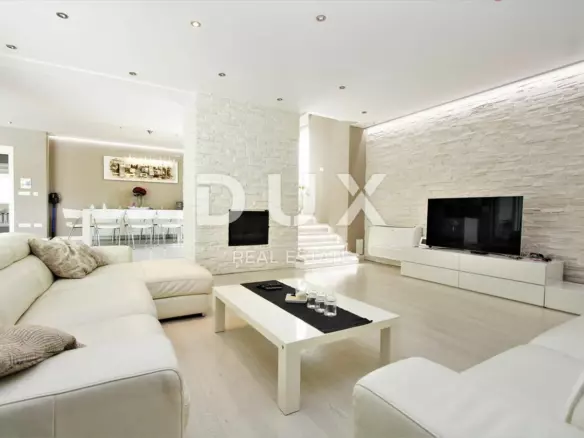 3-bedroom Villa In Poreč, Croatia (352 M²)