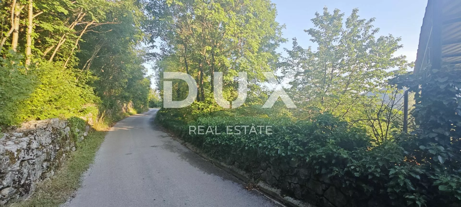 1697713159_1692008264711-bff4c7 Land In Jušići, Croatia (1.037 M²)