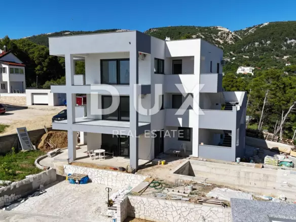 3-bedroom Apartment In Banjol, Croatia (170 M²)