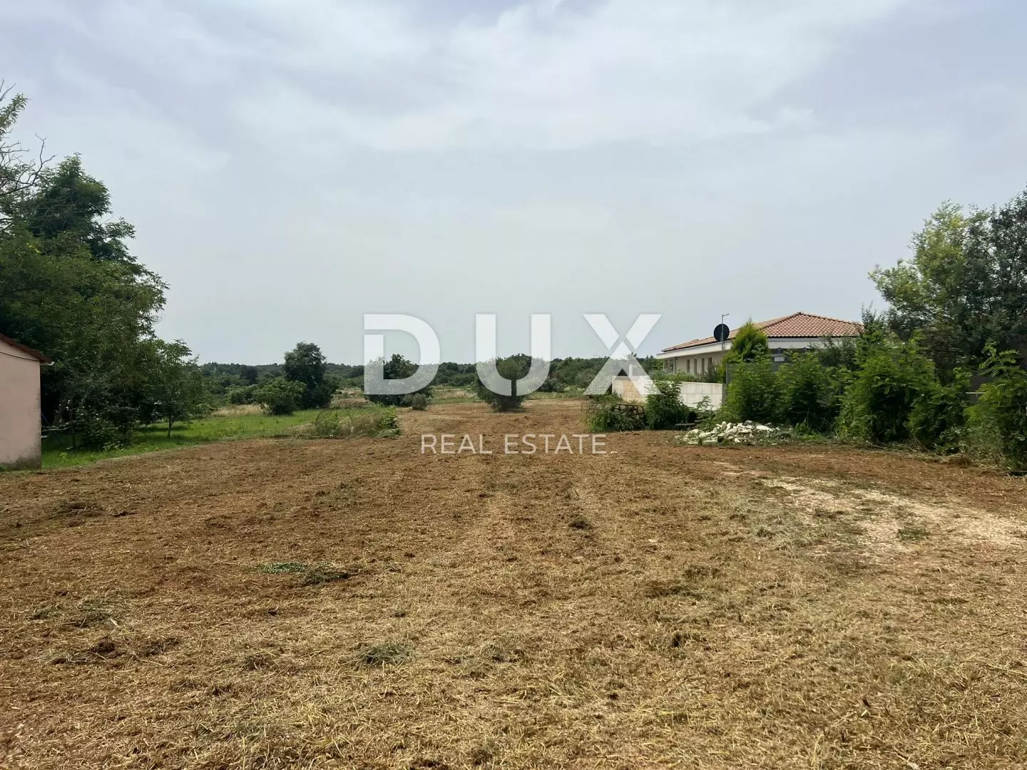 1718963714_448272282_1163991618253873_5439776056231877011_n-c02101 Land In Marčana, Croatia (876 M²)